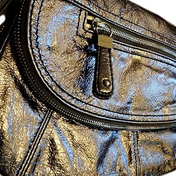 EUC Nine West clutch mid size clutch in silver with magnetic clasp like new - Picture 2 of 6